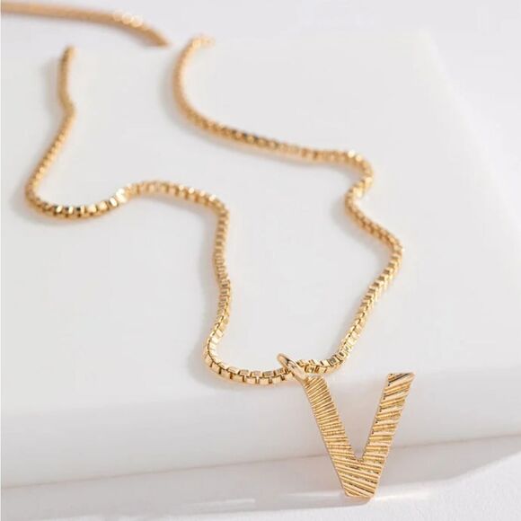 Ricki's New With Tag Gold Monogram Letter V Necklace - Picture 2 of 7